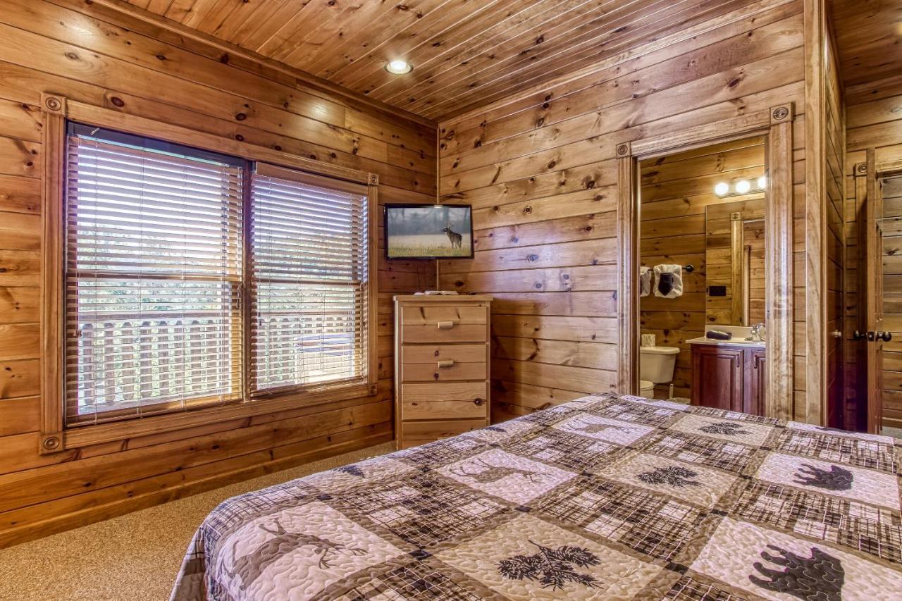 LAZY BEAR LODGE, GATLINBURG