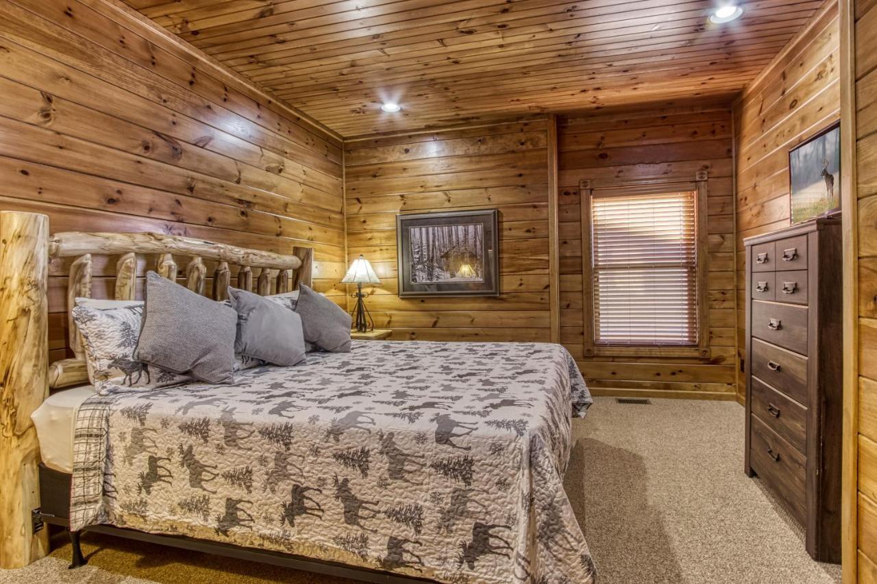 LAZY BEAR LODGE, GATLINBURG